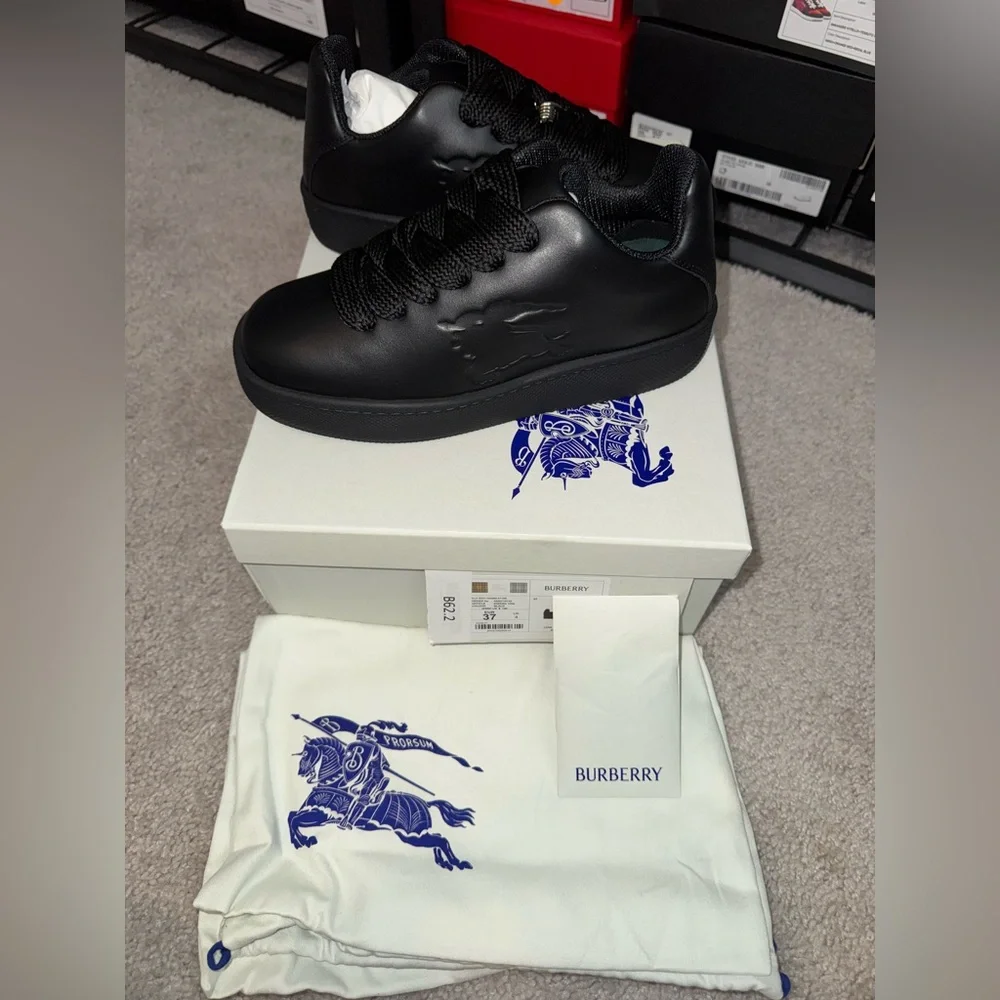 Burberry Low Top Trainer! - Picture 2 of 6